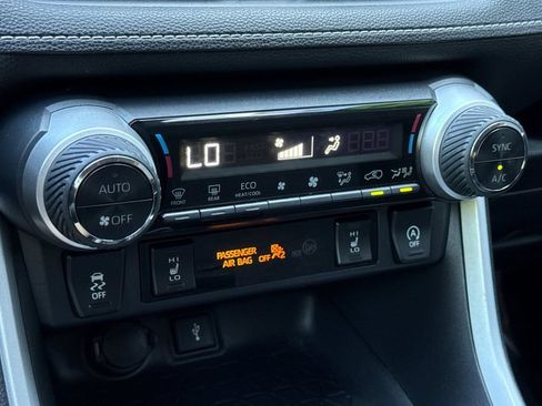 Used 2020 Toyota RAV4 XLE w/ XLE Grade Weather Package AWD/4WD image 20