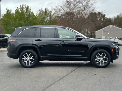 Used 2025 Jeep Grand Cherokee Limited AWD/4WD image 7