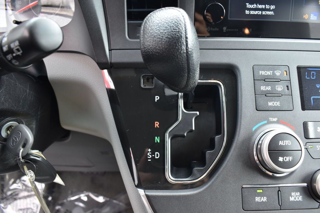 Certified 2016 Toyota Sienna LE FWD image 11