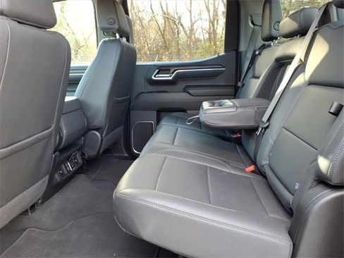 Used 2025 GMC Sierra 1500 SLT image 9