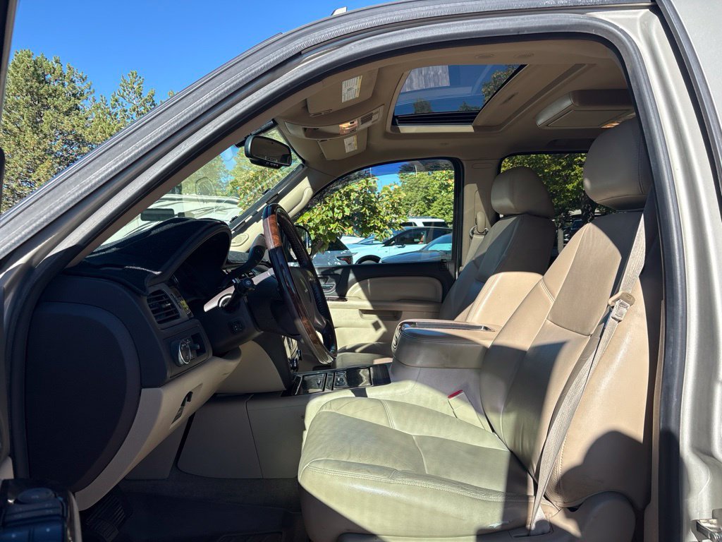 Used 2014 GMC Yukon Denali AWD/4WD image 10