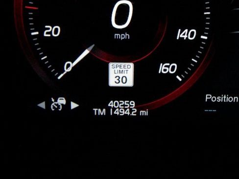 Certified 2022 Volvo XC90 T6 Momentum w/ Protection Package image 4