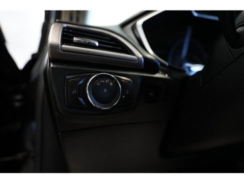 Used 2020 Ford Fusion SE FWD image 16