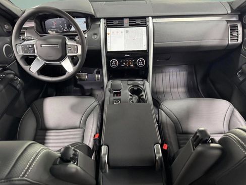New 2026 Land Rover Discovery Dynamic SE image 12