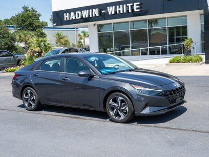 Used 2023 Hyundai Elantra SEL w/ Convenience Package
