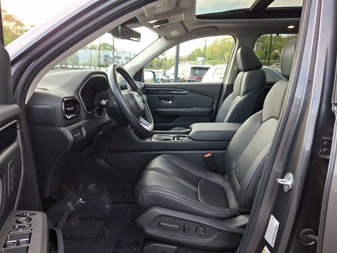 Used 2023 Honda Pilot Touring image 14