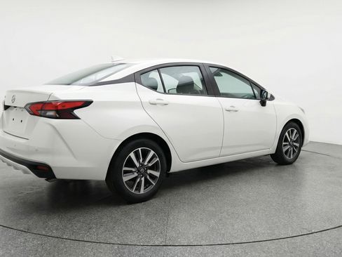 Used 2025 Nissan Versa SV image 9