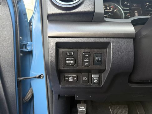 Used 2019 Toyota Tundra SR5 AWD/4WD image 25