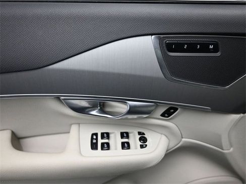 Used 2021 Volvo XC90 T5 Momentum w/ Climate Package image 20