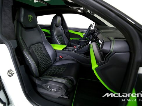 Used 2022 Lamborghini Urus AWD/4WD image 27