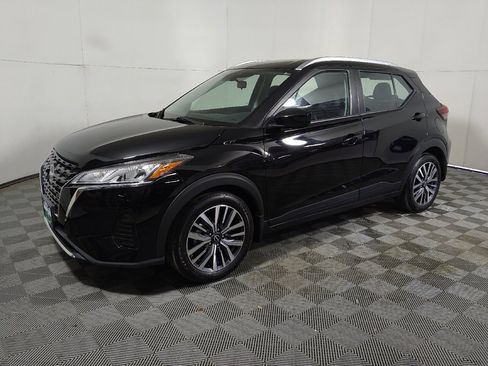 Used 2024 Nissan Kicks SV FWD image 2
