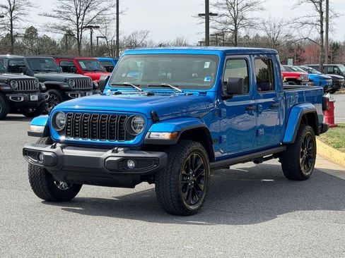 Used 2024 Jeep Gladiator Sport image 2