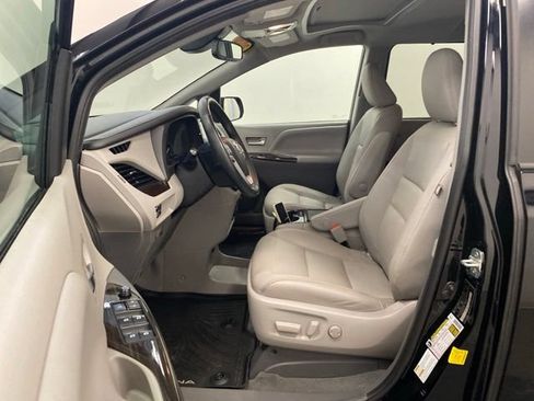 Used 2020 Toyota Sienna XLE w/ XLE Navigation Package AWD/4WD image 8