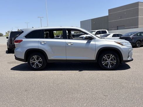 Used 2019 Toyota Highlander Plus FWD image 25
