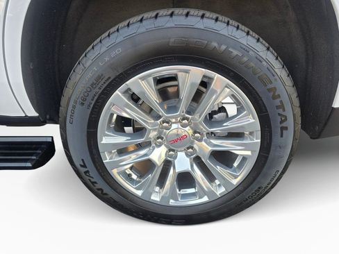 Used 2024 GMC Yukon Denali w/ Advanced Technology Package AWD/4WD image 23