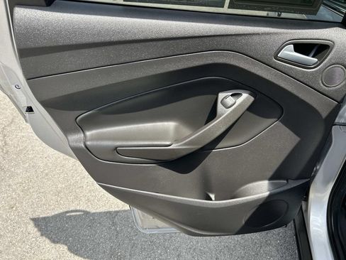 Used 2017 Ford Escape SE w/ Equipment Group 201A FWD image 27