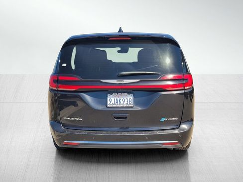 Used 2024 Chrysler Pacifica Limited FWD image 5