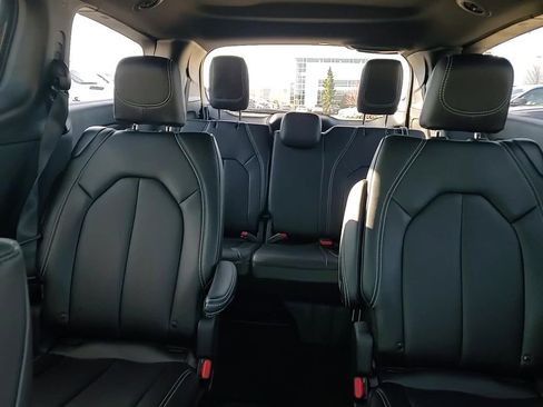 New 2026 Chrysler Pacifica Select image 19