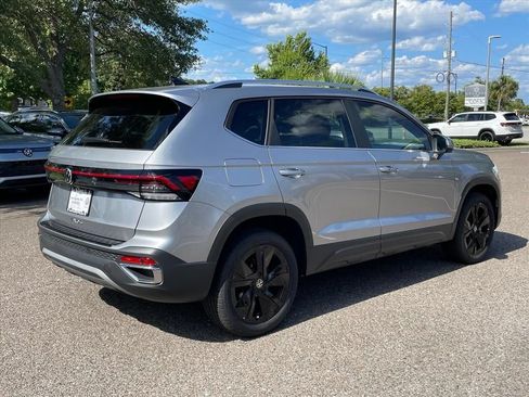 New 2026 Volkswagen Taos SE FWD image 20
