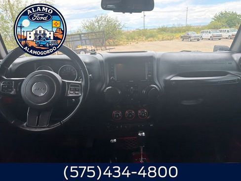 Used 2017 Jeep Wrangler Unlimited Rubicon AWD/4WD image 12
