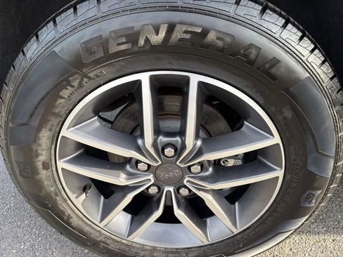 Used 2021 Jeep Grand Cherokee Limited image 9