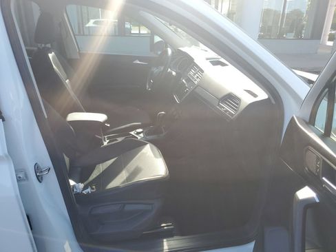 Used 2020 Volkswagen Tiguan SE AWD/4WD image 12