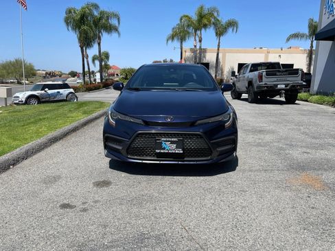 Used 2022 Toyota Corolla SE w/ SE Premium Package image 2