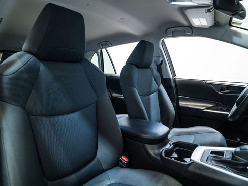 Used 2021 Toyota RAV4 LE image 13