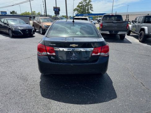 Used 2013 Chevrolet Cruze LS FWD image 5