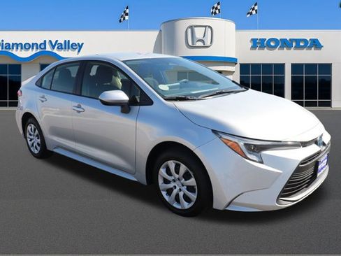 Used 2025 Toyota Corolla LE image 1