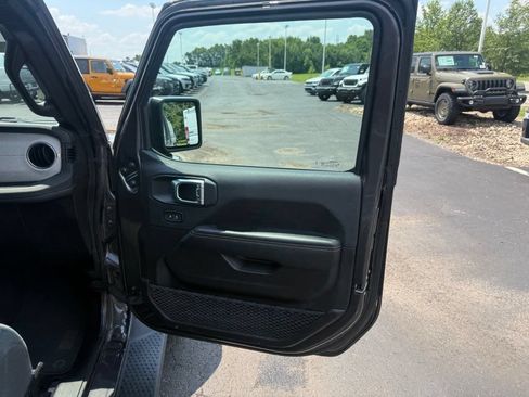 Used 2025 Jeep Wrangler Unlimited Sahara AWD/4WD image 59