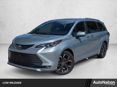 Used 2025 Toyota Sienna Platinum