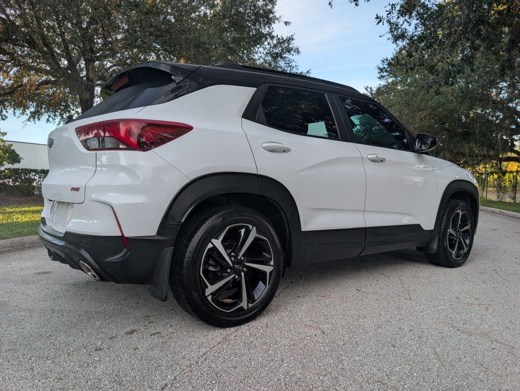 Used 2023 Chevrolet TrailBlazer RS w/ Sun and Liftgate Package AWD/4WD image 9