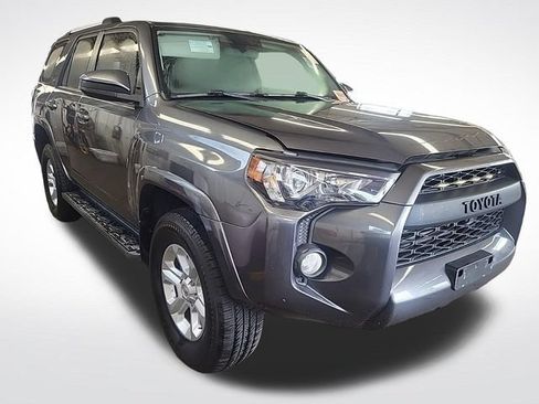 Used 2019 Toyota 4Runner SR5 AWD/4WD image 9