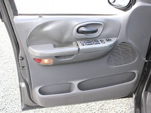 Used 2002 Ford F150 XLT image 19