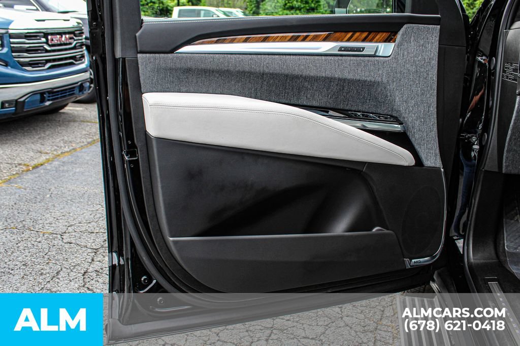 Used 2026 Cadillac Escalade Platinum Sport w/ LPO, Floor Liner Package AWD/4WD image 39