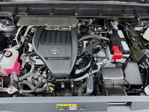 Used 2023 Toyota Highlander LE image 39