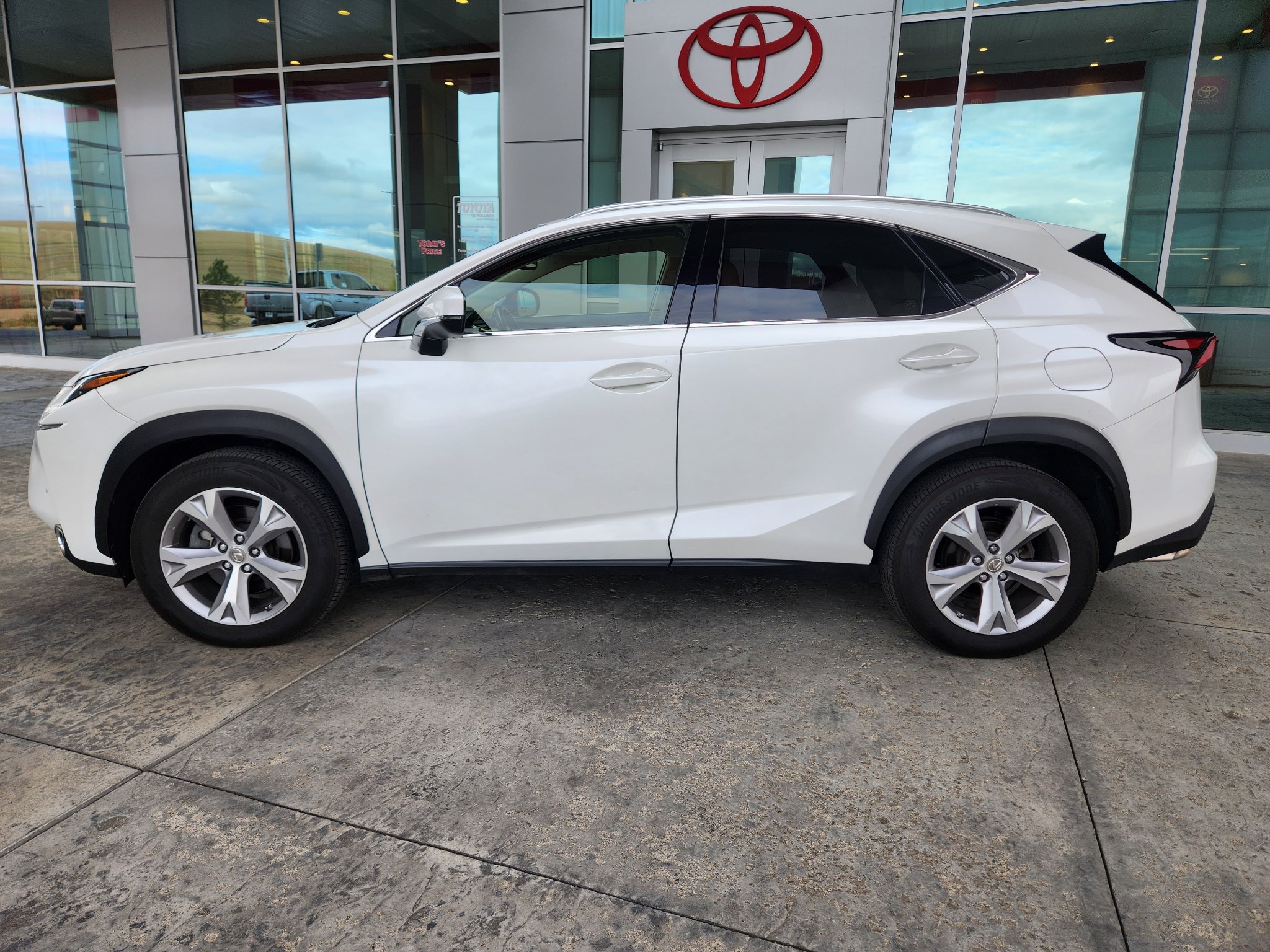 Used 2017 Lexus NX 200t AWD w/ Premium Package image 4