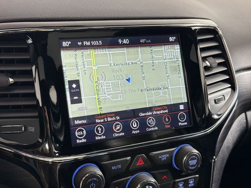 Used 2019 Jeep Grand Cherokee Altitude image 25