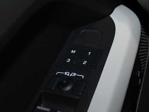 Used 2024 Land Rover Defender 110 S image 21