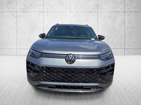 New 2026 Volkswagen Tiguan SE R-Line FWD image 8
