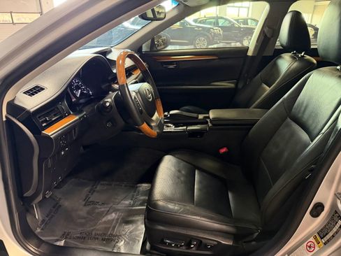 Used 2014 Lexus ES 300h w/ Luxury Package w/Bamboo Trim FWD image 15