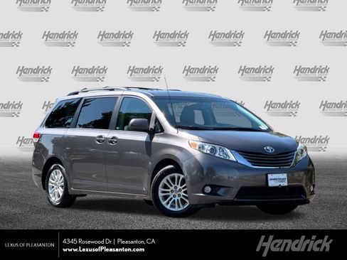Used 2013 Toyota Sienna XLE FWD image 1