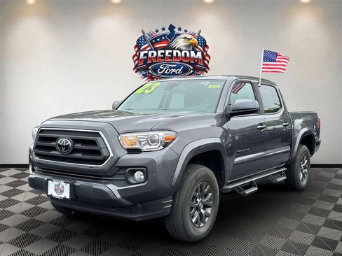 Used 2023 Toyota Tacoma SR5 AWD/4WD image 2