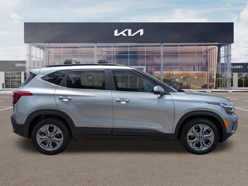 Certified 2024 Kia Seltos S FWD image 3
