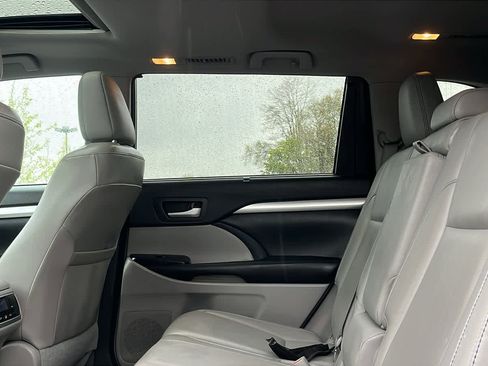 Used 2015 Toyota Highlander XLE AWD/4WD image 22