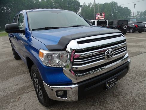Used 2016 Toyota Tundra CrewMax w/ TRD Off-Road Pkg AWD/4WD image 4
