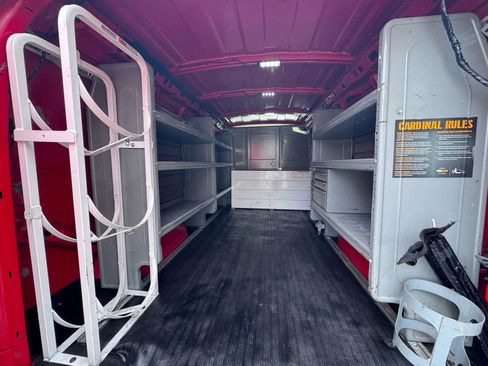Used 2017 GMC Savana 3500 image 25