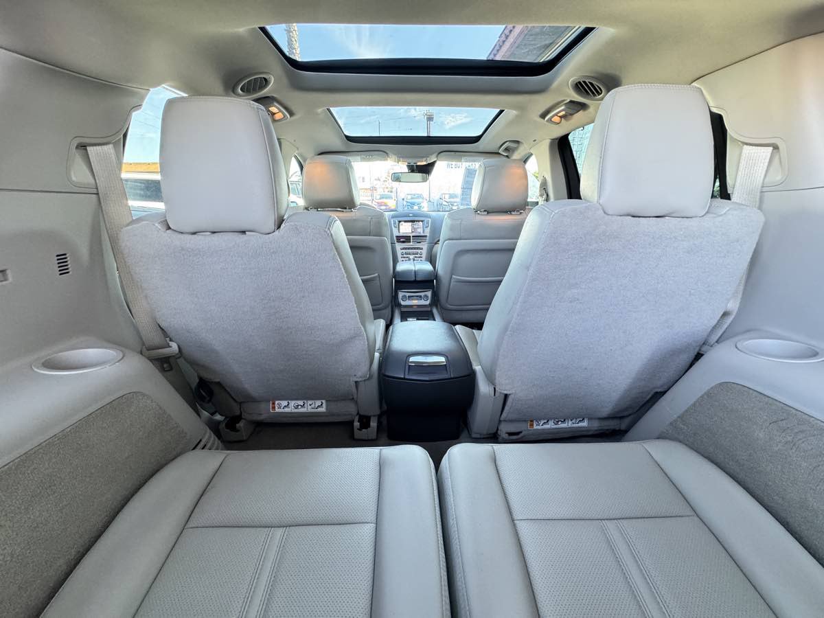 Used 2012 Lincoln MKT AWD image 27