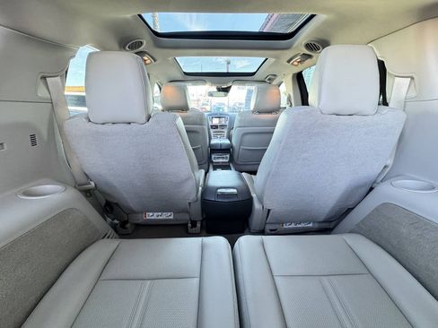 Used 2012 Lincoln MKT AWD image 27